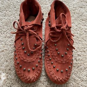 People Bird of Flight Suede Woven Stud Moccasins sz 9 stagecoach shoes